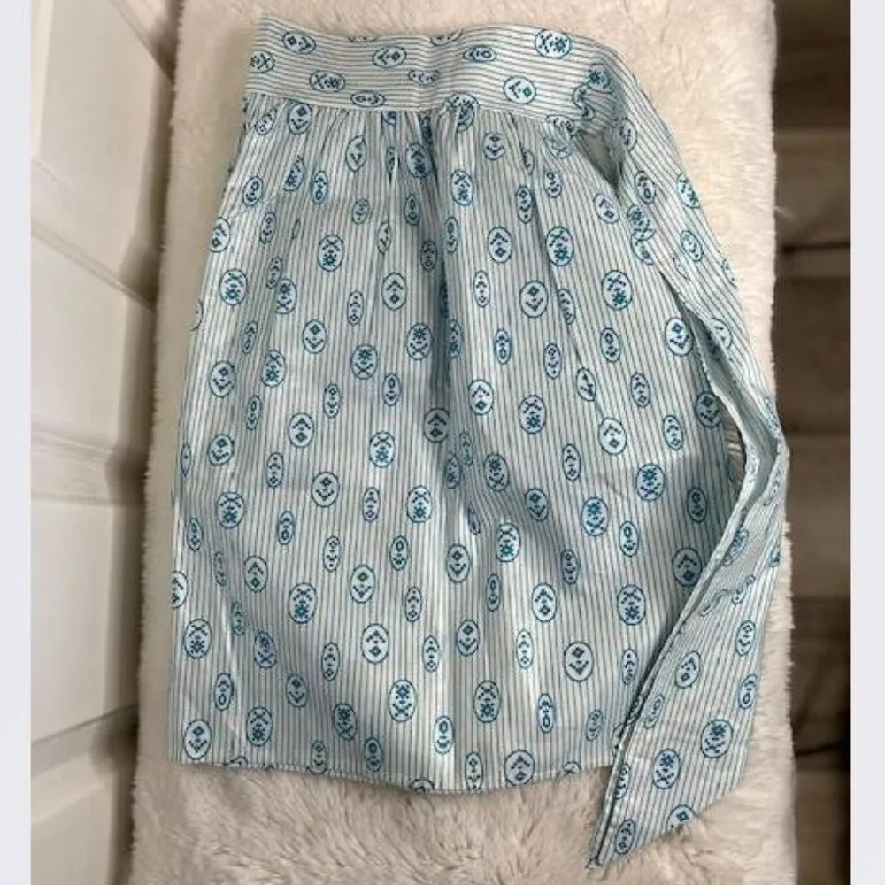 Vintage Apron in blue motif - Two pockets on one side - Ties in the back
